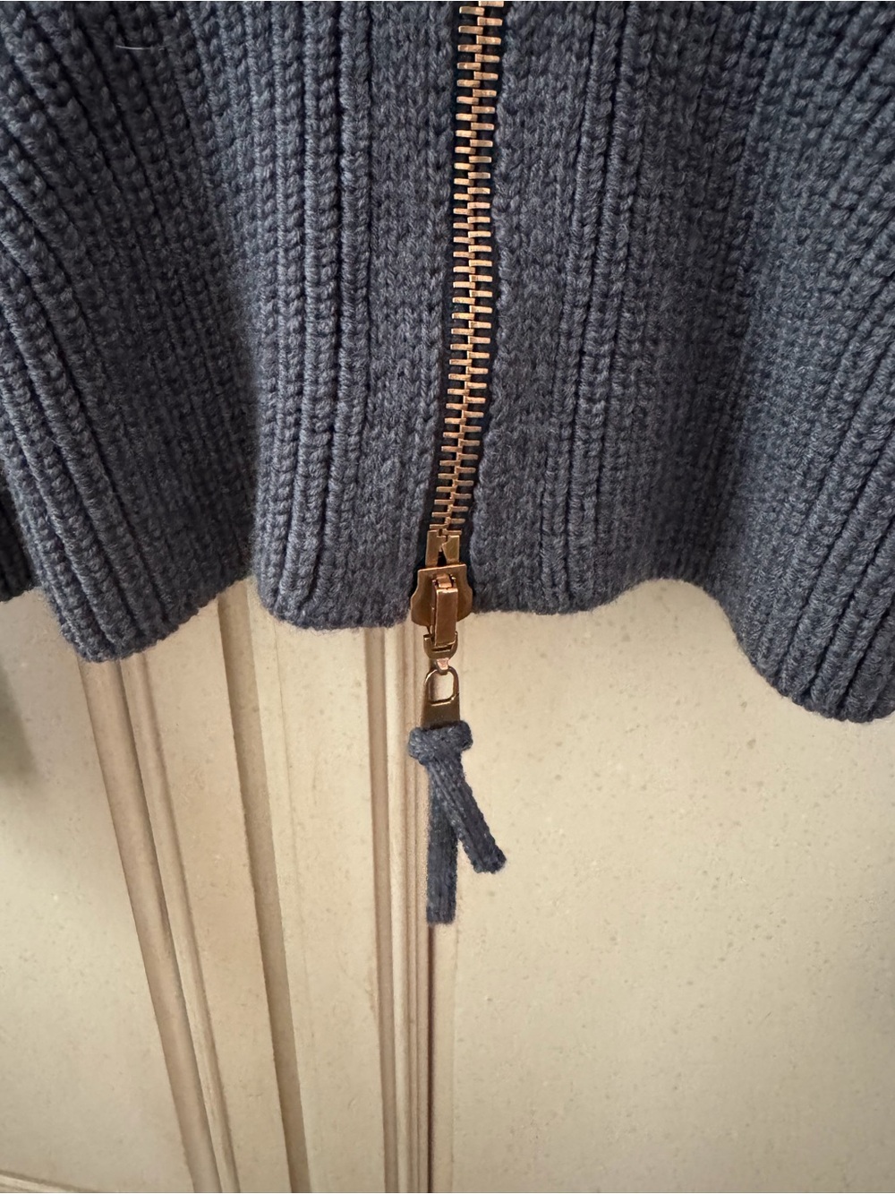 Alexander McQueen Charcoal Gray Ribbed Peplum Zip Cardigan with Gold Zipper - Picture 4 of 6